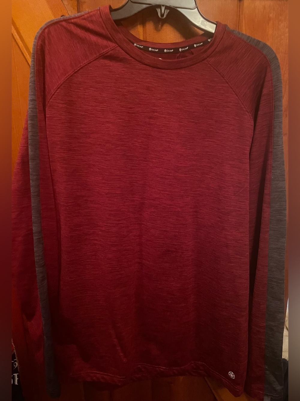 Men’s Long Sleeve Polyester Blend Activewear Shirt. Gaiam Size Large Red-Maroon